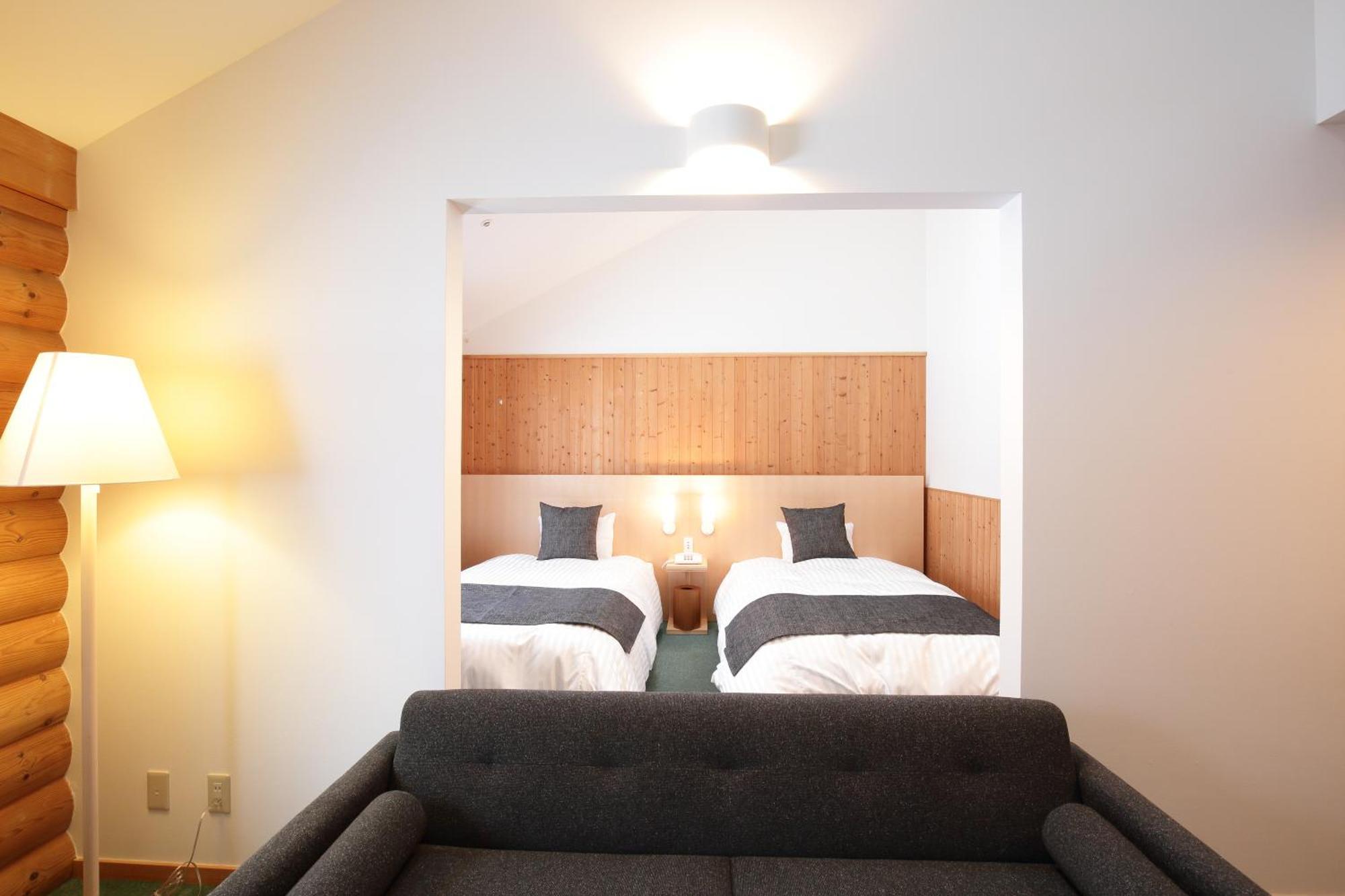 Log Hotel The Maple Lodge Iwamizawa Ngoại thất bức ảnh
