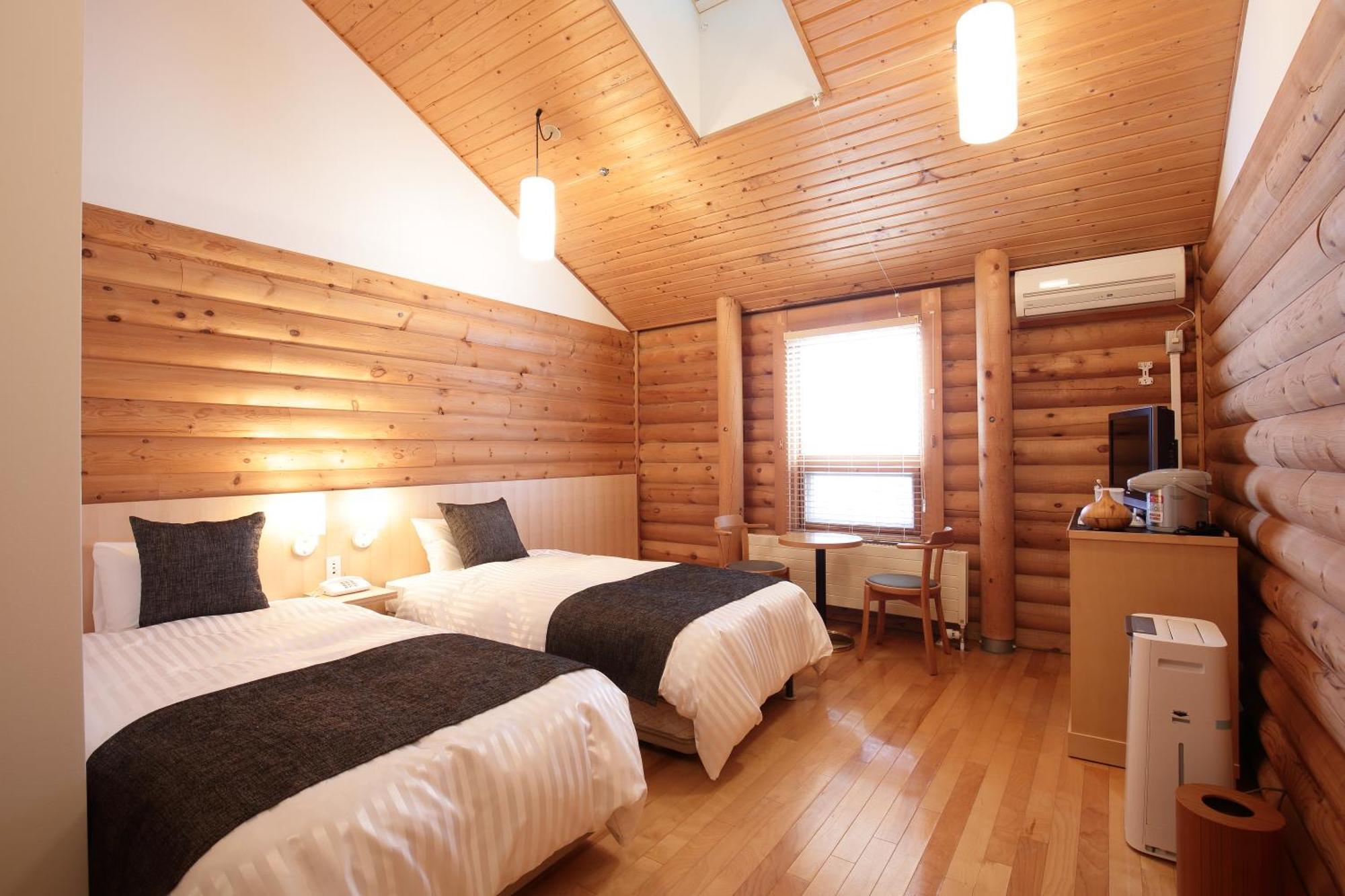 Log Hotel The Maple Lodge Iwamizawa Ngoại thất bức ảnh